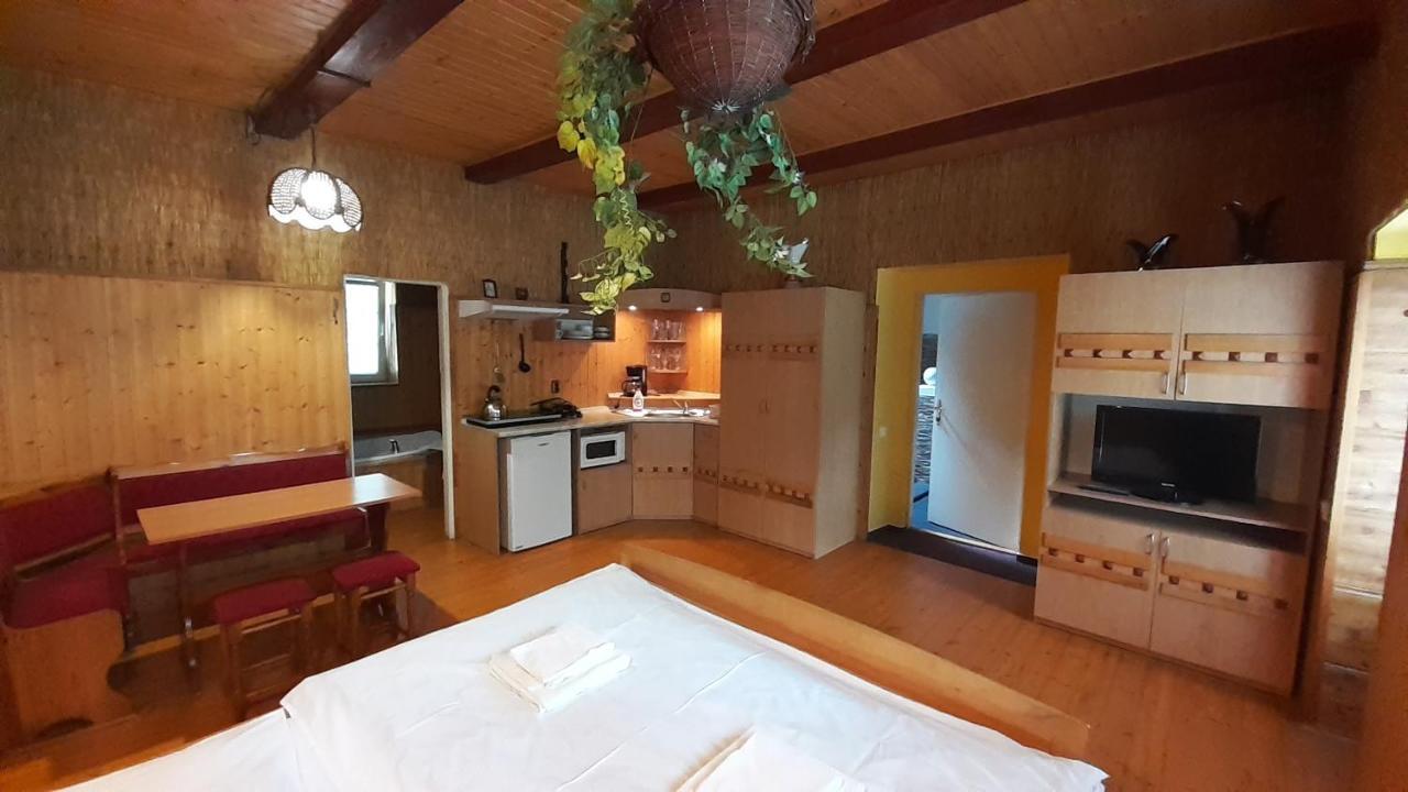 Resort Chribska Apartmany Adri Екстер'єр фото