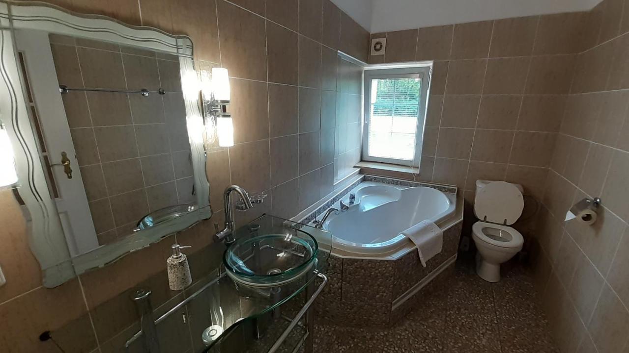 Resort Chribska Apartmany Adri Екстер'єр фото