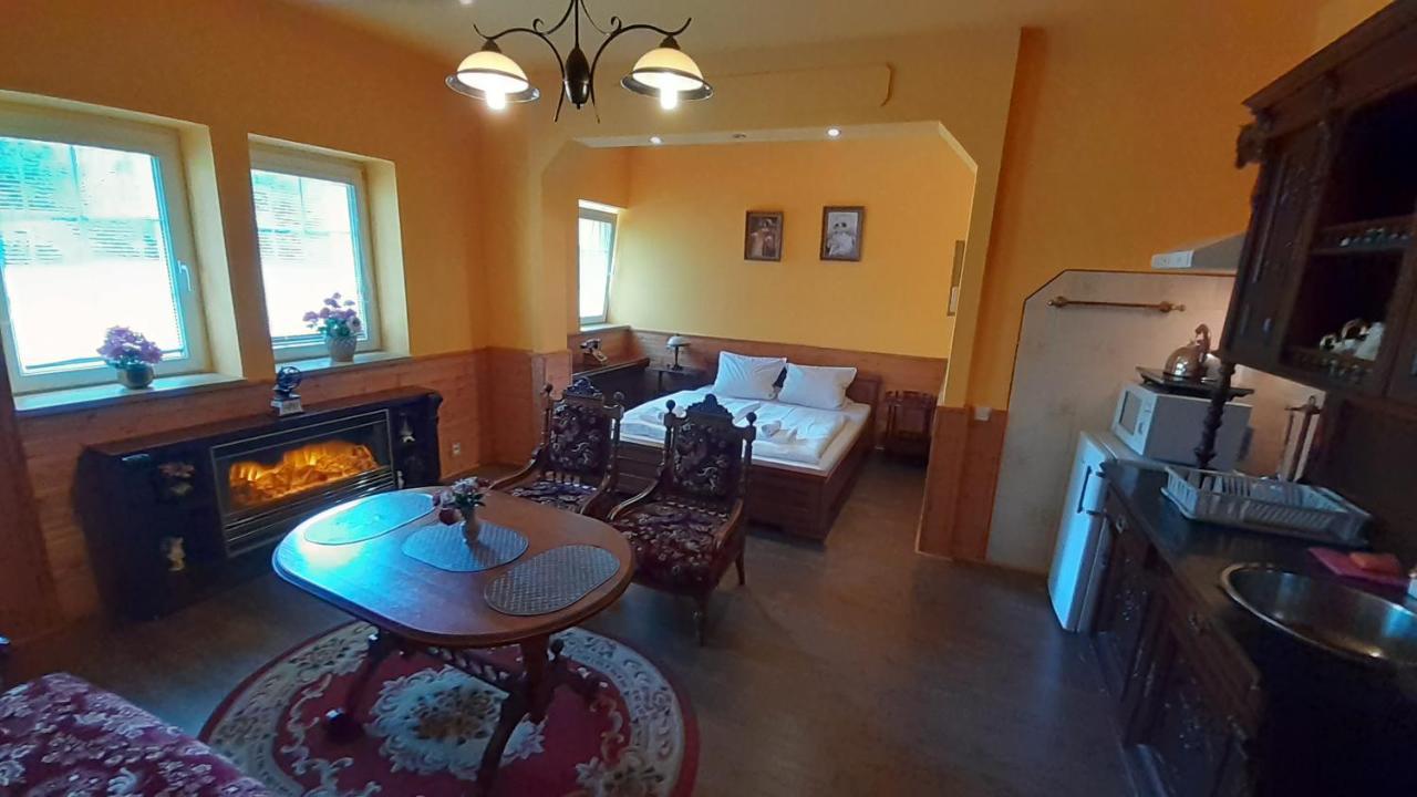 Resort Chribska Apartmany Adri Екстер'єр фото